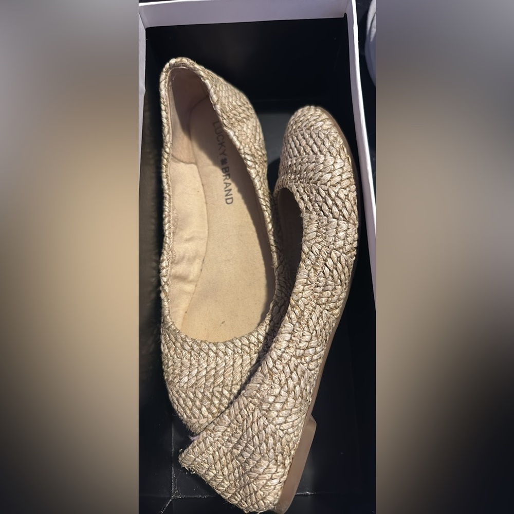 Lucy brand flats